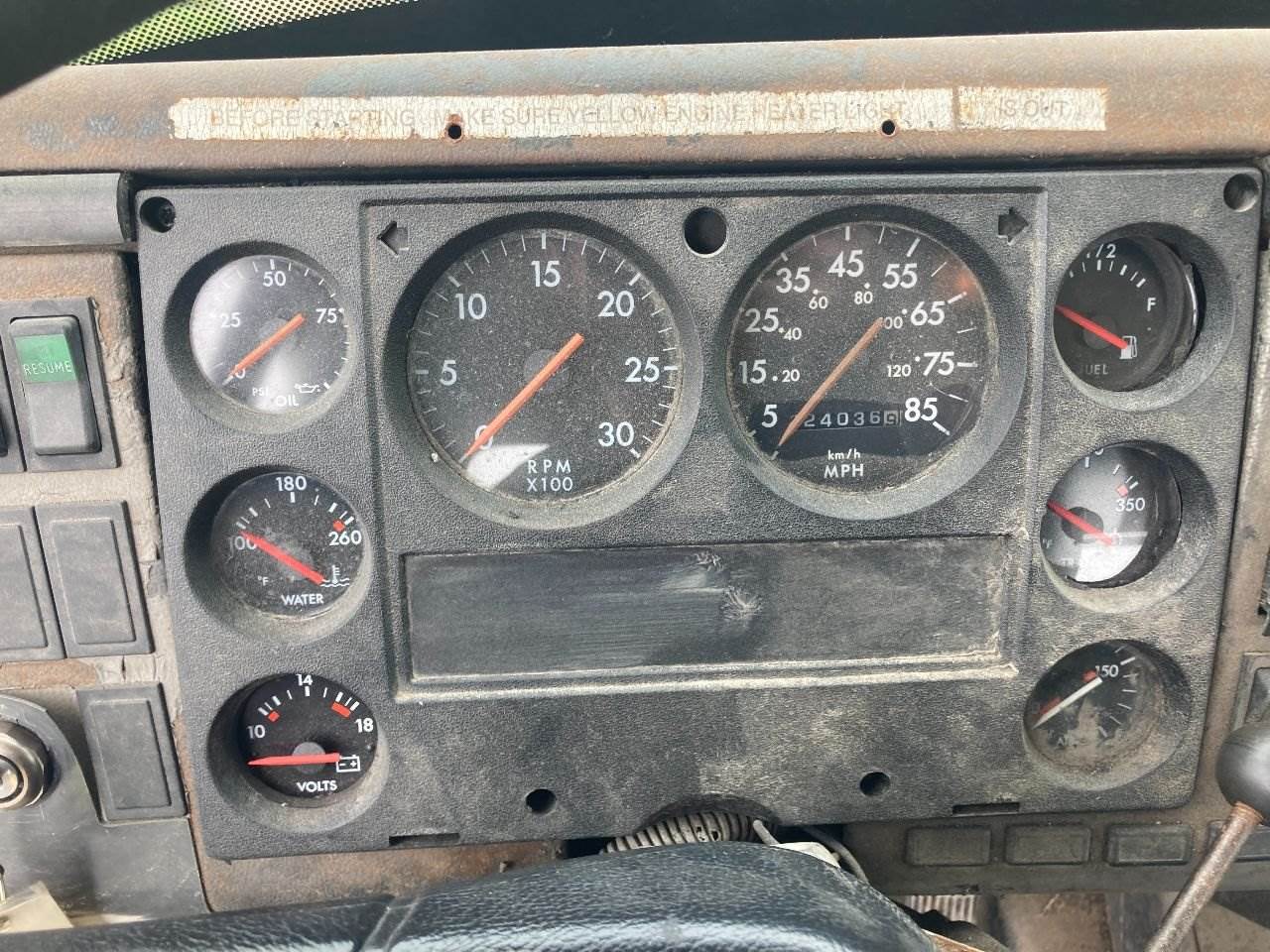 2000 Freightliner FL70 Instrument Panel Cluster For Sale Kansas City