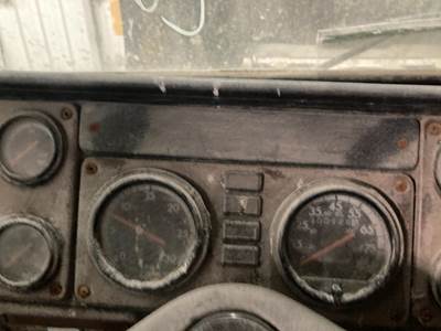 Freightliner FLD112SD Instrument Panel Cluster
