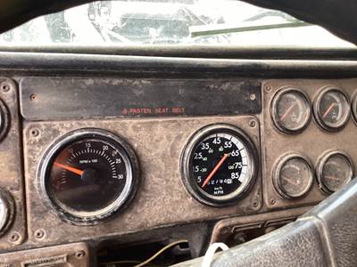 Freightliner FLD120 Instrument Panel Cluster