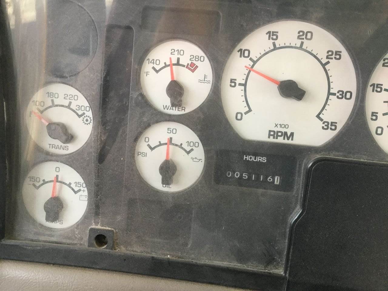 2001 International 3800 Instrument Panel Cluster for a International