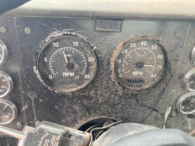 International 9100 Instrument Panel Cluster