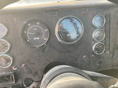 International 9100 Instrument Panel Cluster