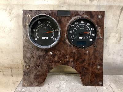 International 9200 Instrument Panel Cluster