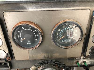 International 9300 Instrument Panel Cluster