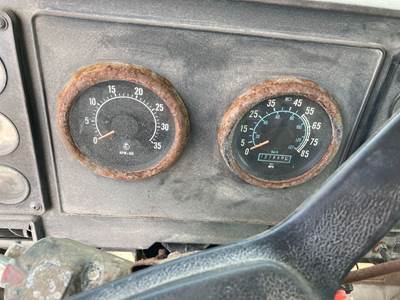 International 9300 Instrument Panel Cluster