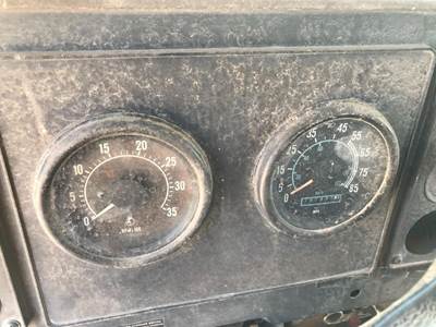 International 9300 Instrument Panel Cluster