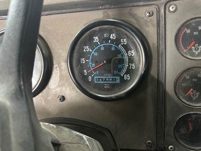 International 9700 Instrument Panel Cluster