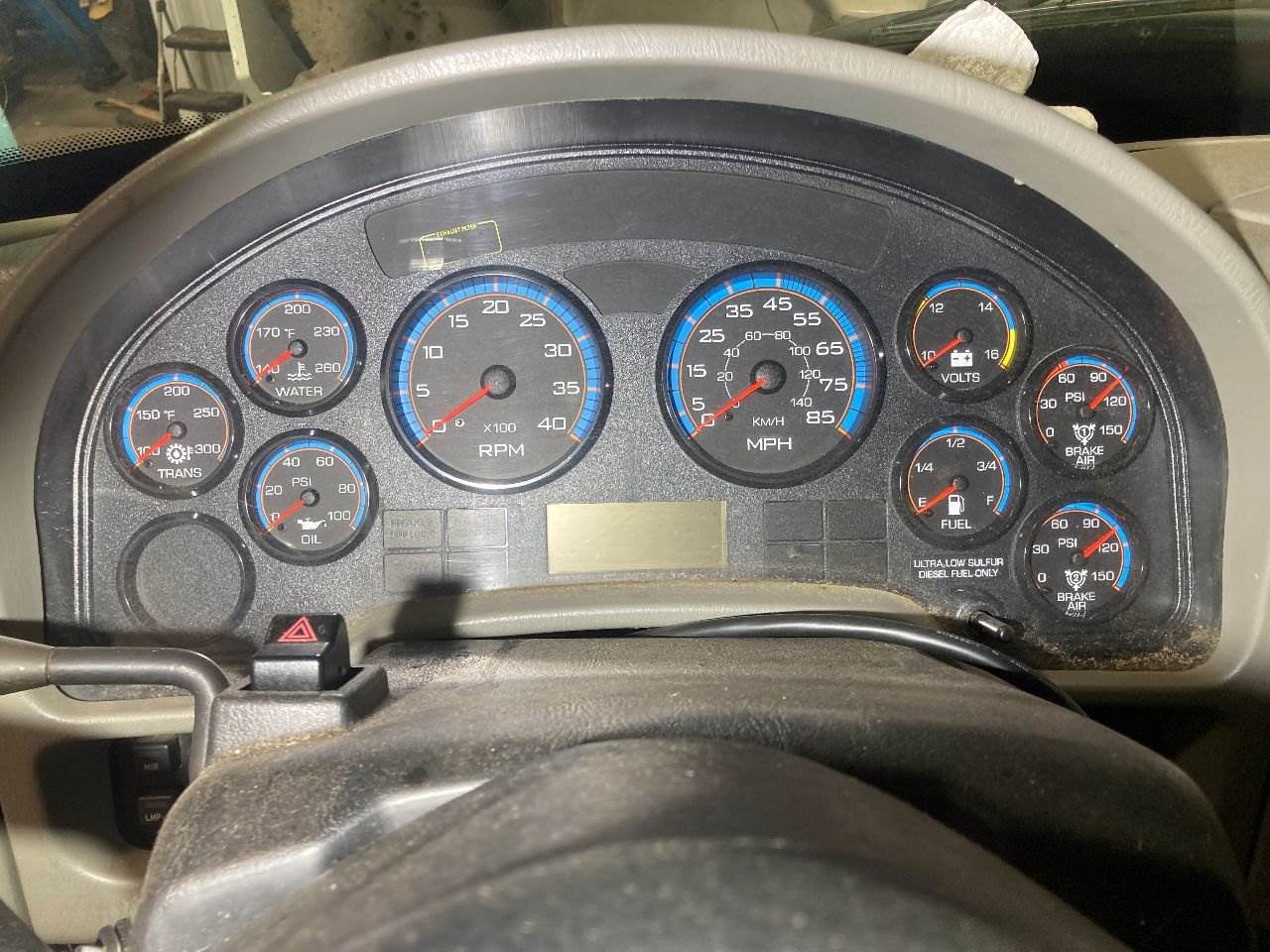 2011 International DuraStar 4300 Instrument Panel Cluster for a