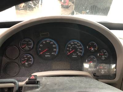 International DuraStar 4300 Instrument Panel Cluster for a International Durastar (4300)