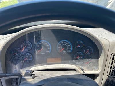 International DuraStar 4300 Instrument Panel Cluster for a International Durastar (4300)