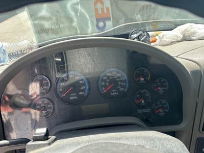 International DuraStar 4300 Instrument Panel Cluster for a International Durastar (4300)