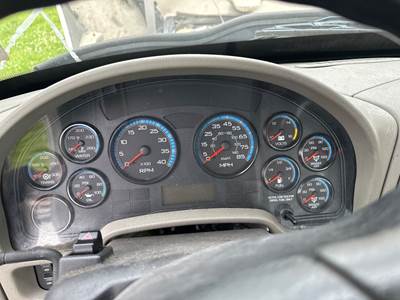 International DuraStar 4300 Instrument Panel Cluster for a International Durastar (4300)