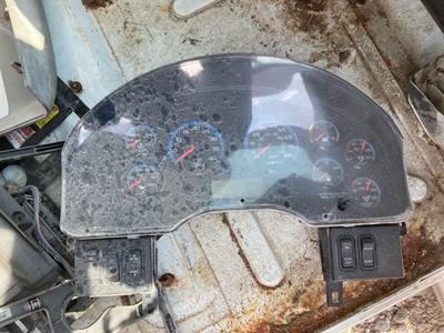 International DuraStar 4400 Instrument Panel Cluster for a International Durastar (4400)