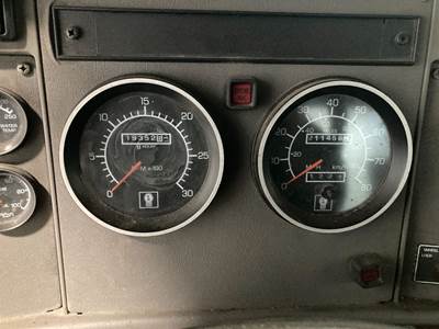 Kenworth T300 Instrument Panel Cluster