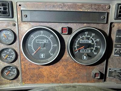 Kenworth T300 Instrument Panel Cluster