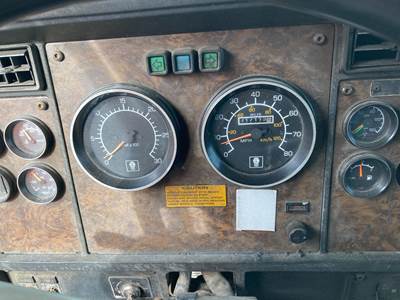 Kenworth T600 Instrument Panel Cluster