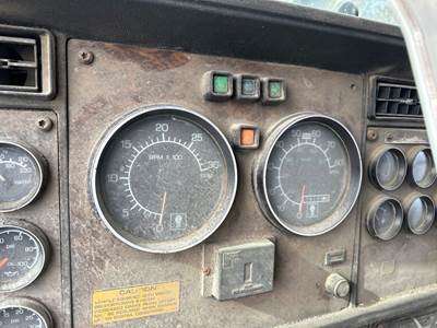 Kenworth T600 Instrument Panel Cluster