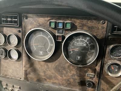 Kenworth T600 Instrument Panel Cluster