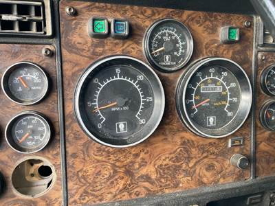 Kenworth T800 Instrument Panel Cluster