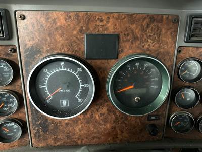 Kenworth T800 Instrument Panel Cluster