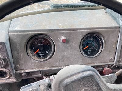 Mack DM600 Instrument Panel Cluster