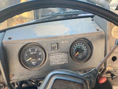 Mack R600 Instrument Panel Cluster