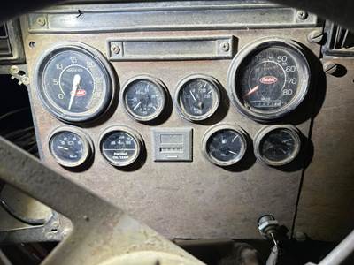 Peterbilt 377 Instrument Panel Cluster