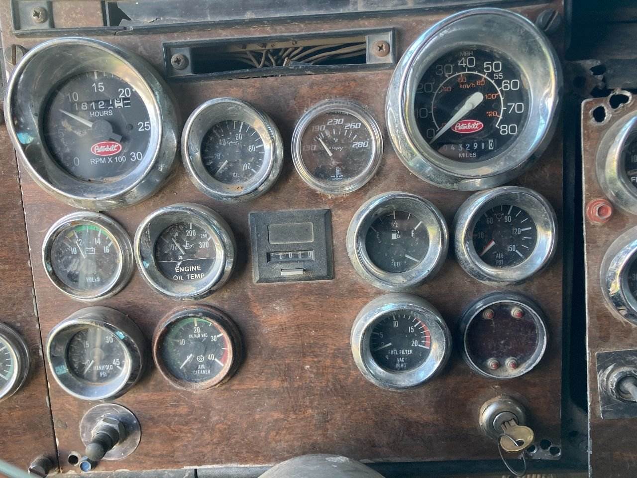 1989 Peterbilt 379 Instrument Panel Cluster For Sale Kansas City, MO