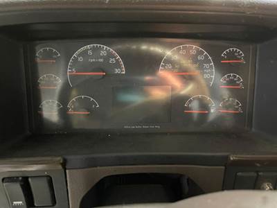 Volvo VNL Instrument Panel Cluster