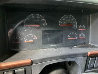 Volvo VNL Instrument Panel Cluster