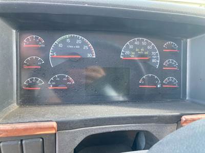 Volvo VNL Instrument Panel Cluster