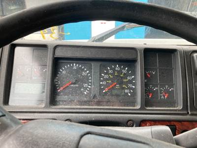 Volvo VNL Instrument Panel Cluster