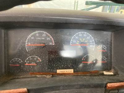 Volvo VNL Instrument Panel Cluster