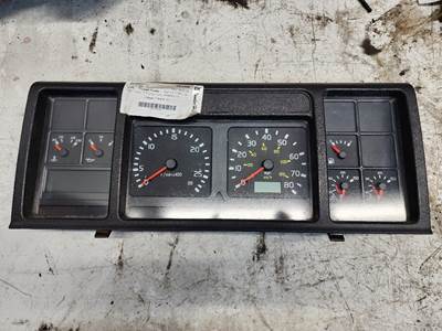 Volvo VNL Instrument Panel Cluster