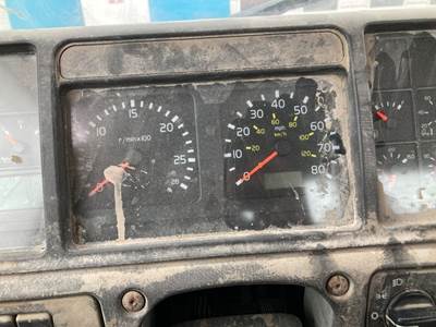Volvo VNL Instrument Panel Cluster