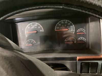 Volvo VNL Instrument Panel Cluster