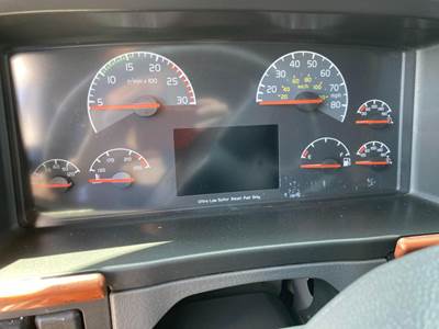 Volvo VNL Instrument Panel Cluster