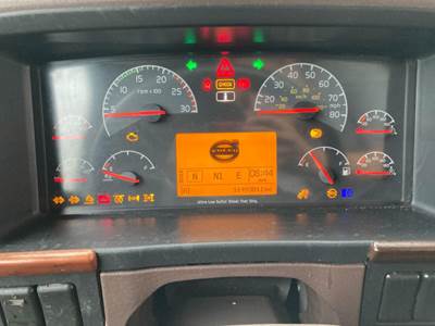 Volvo VNL Instrument Panel Cluster