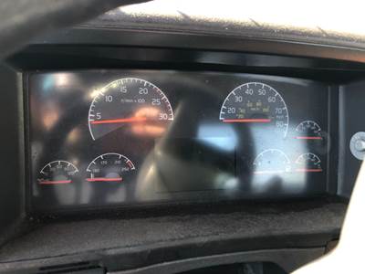 Volvo VNL Instrument Panel Cluster