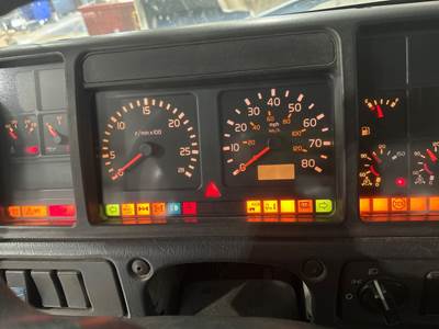 Volvo VNL Instrument Panel Cluster