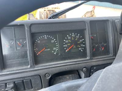 Volvo VNL Instrument Panel Cluster