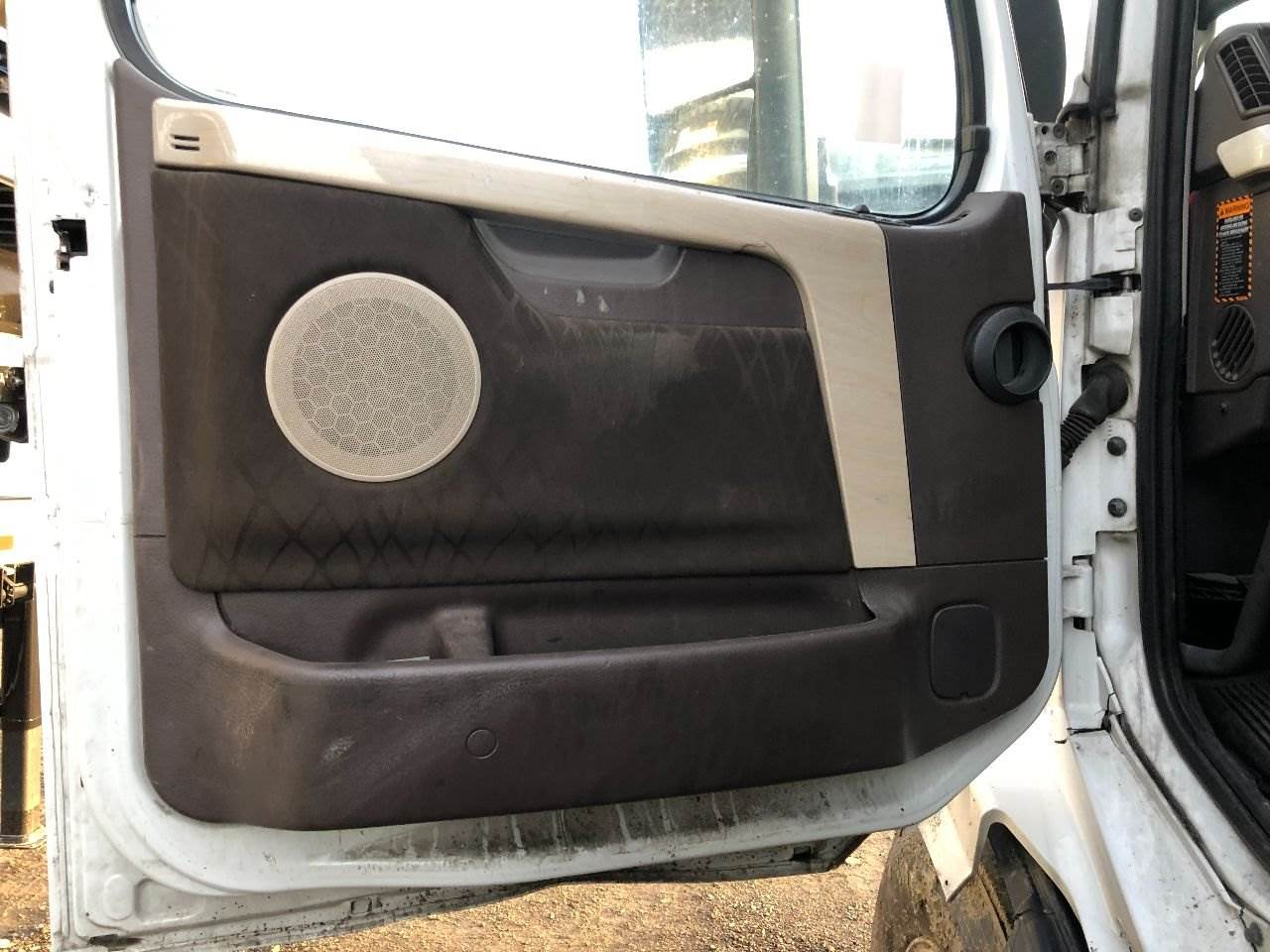 2015 Volvo VNL Interior Door Panel For Sale Spencer, IA 25133178