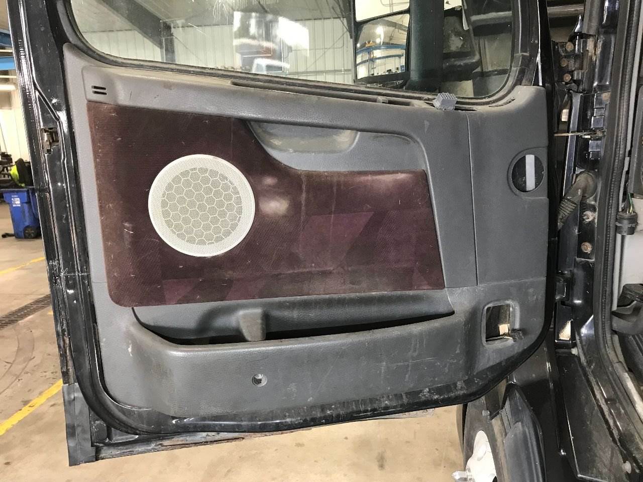 2007 Volvo VNL Interior Door Panel For Sale Sioux Falls, SD