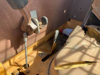 (Used) Case 1840 Type: Manual (Uses Linkages) Part #: - Ref# 1808728C1 Throttle Control Lever Only