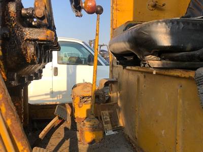 (Used) CAT 212 Type: Manual (Uses Linkages) Part #: - Right Side Control Stick Only