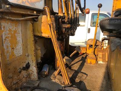 (Used) CAT 212 Type: Manual (Uses Linkages) Part #: - Left Side Control Stick Only