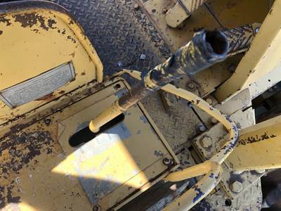 (Used) CAT 825B Type: Manual (Uses Linkages) Part #: - Blade Control Lever Only