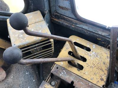 (Used) CAT 966C Type: Manual (Uses Linkages) Part #: - Pair Of Control Joysticks