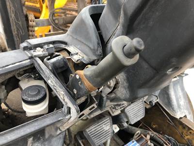 (Used) CAT P5000-LP Type: Manual (Uses Linkages) Part #: - Park Brake Lever With Linkage Only