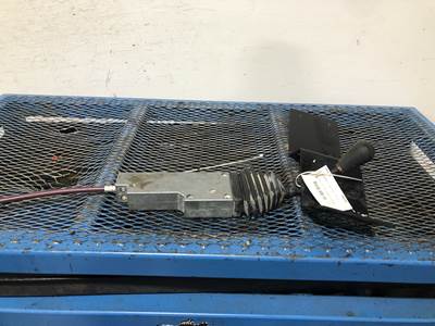 (Used) CAT TL642 Type: Hydraulic Joystick (Uses Orbital Valve) Part #: - Ref# 299-6693 Frame Level Control W/Valve